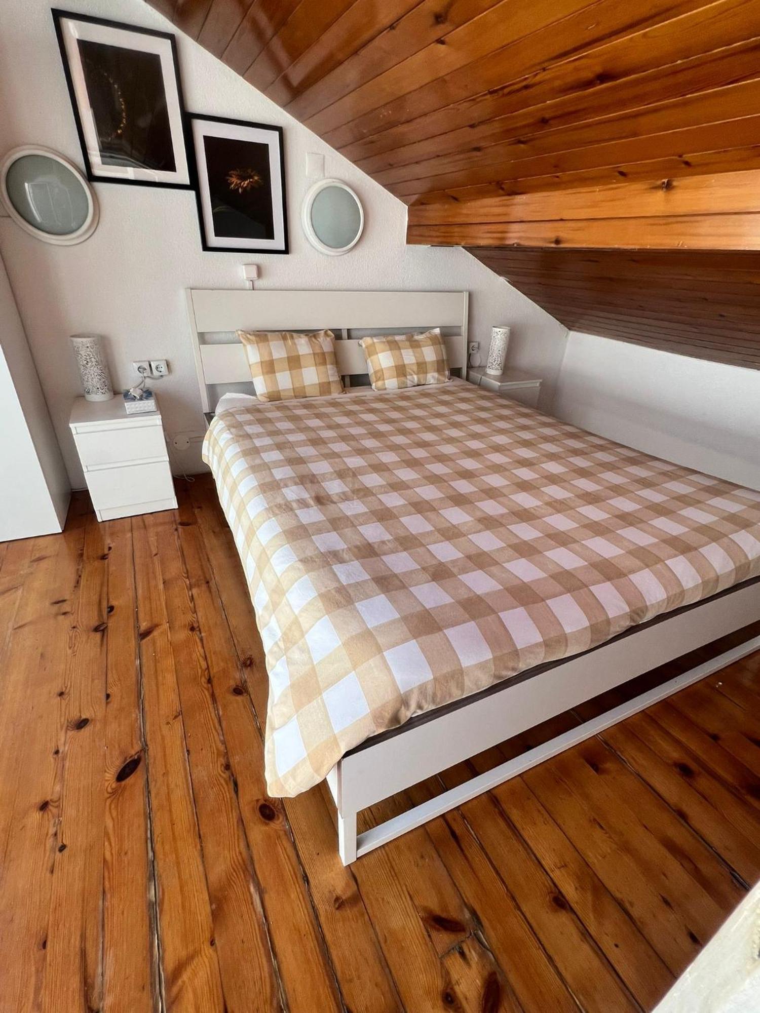 White House Hostel *