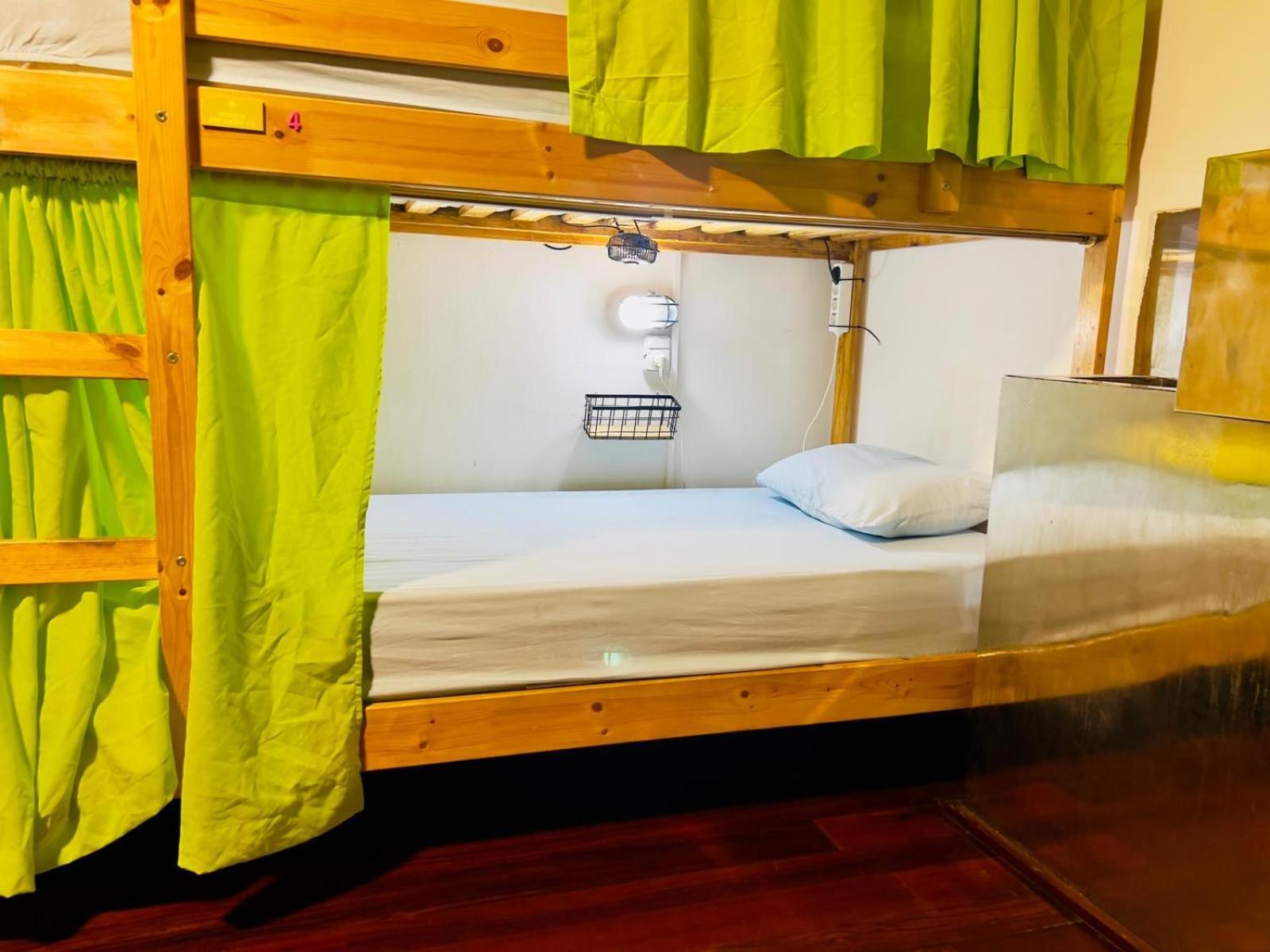 Hostel White House *