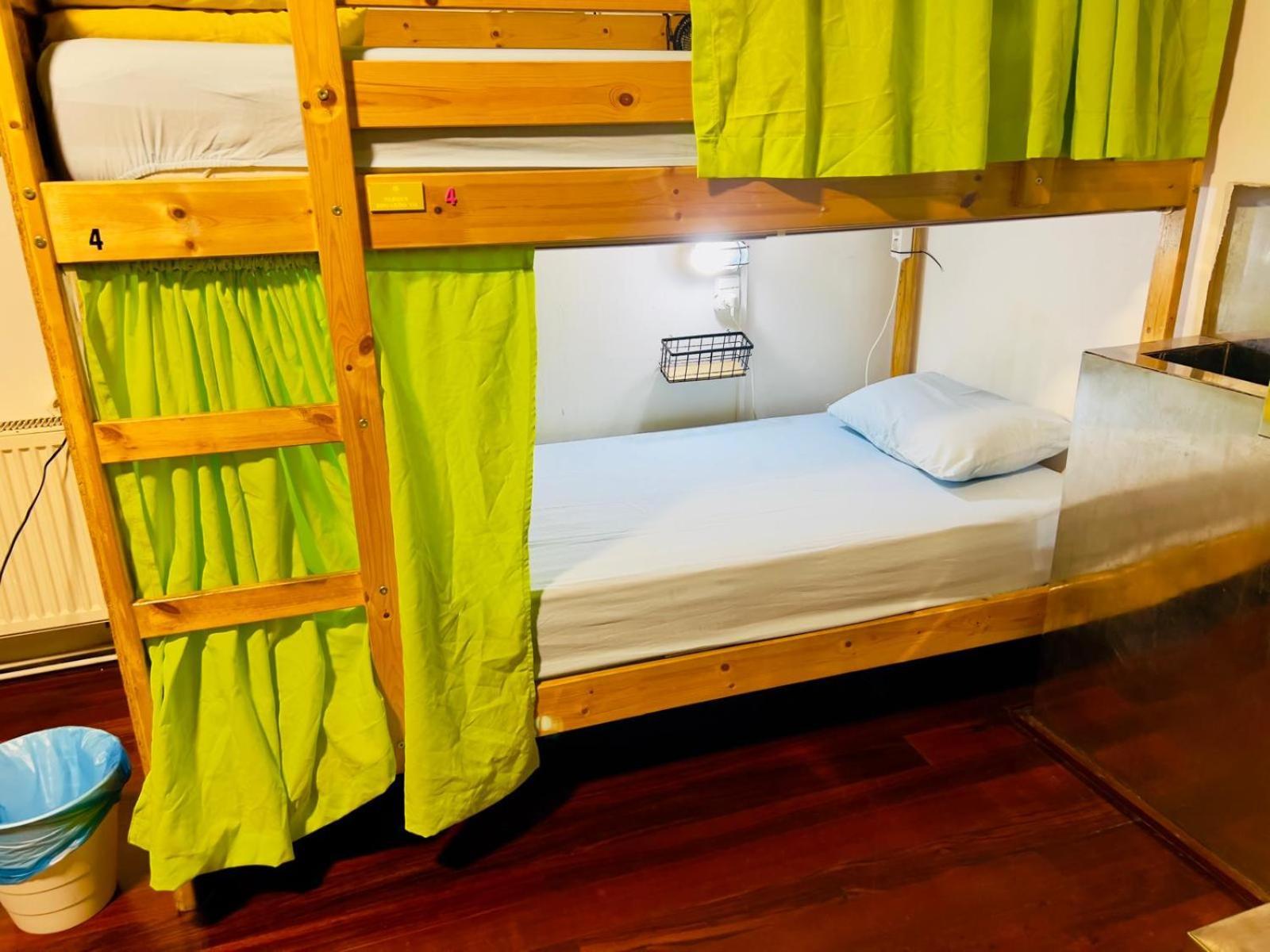 Hostel White House